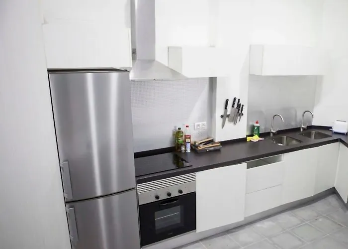 بيت شباب شباب داون تاون ريفر سان سيباستيان