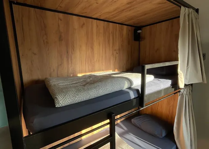 بيت شباب شباب داون تاون ريفر