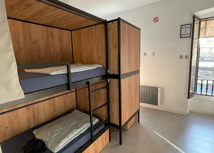 بيت شباب شباب داون تاون ريفر