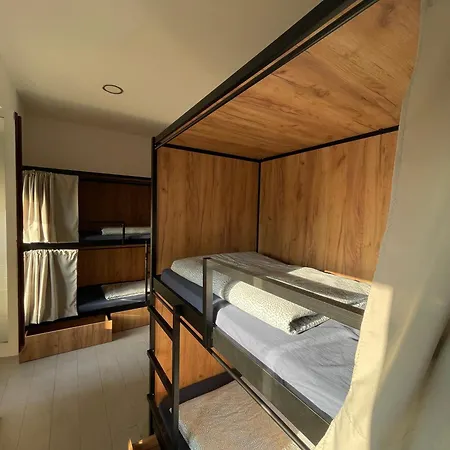 Downtown River Hostal *